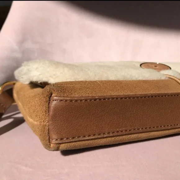 ❤️SOLD❤️UGG Shearing / Suede Crossbody Bag - Picture 9 of 9
